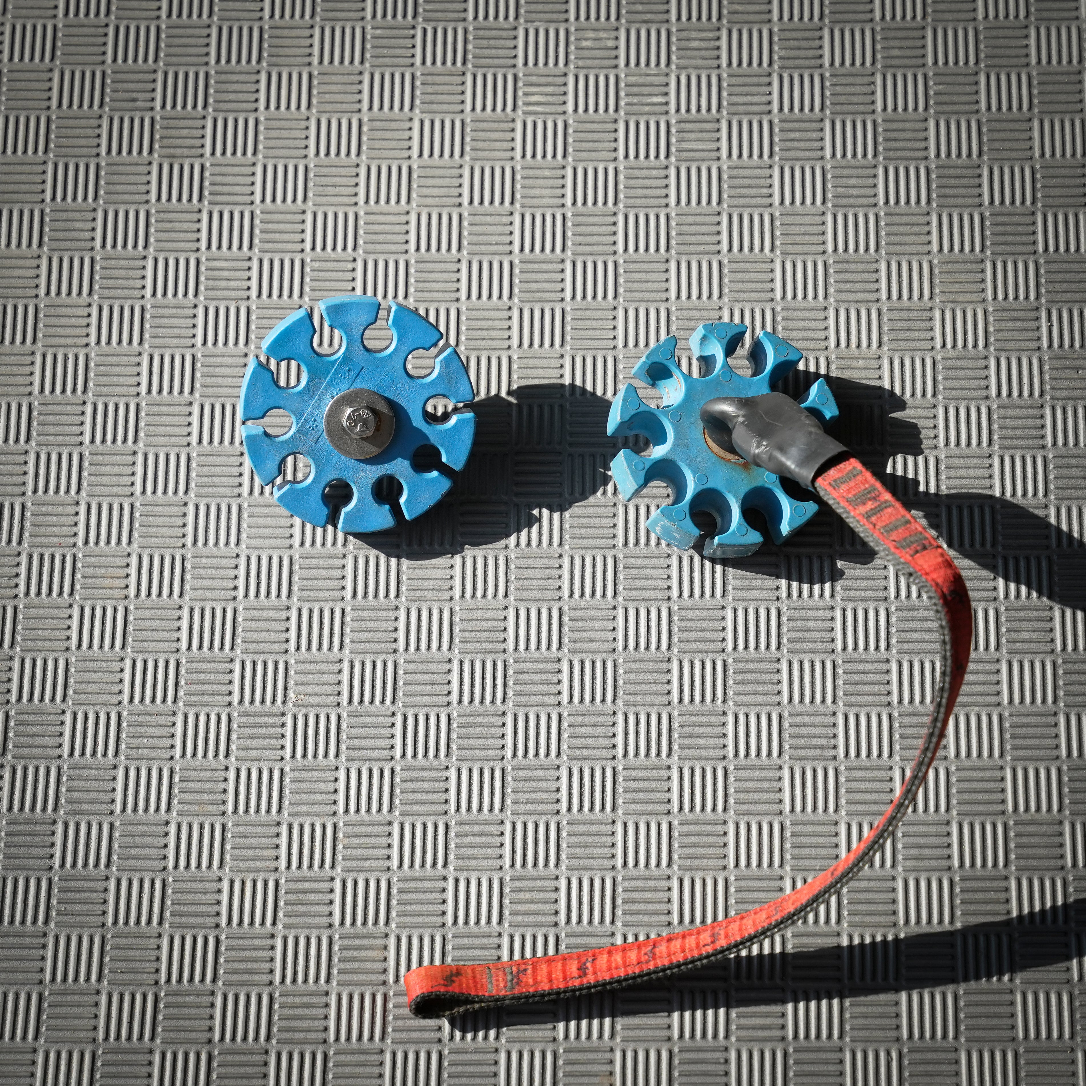 Rotor disk for bungee trampoline